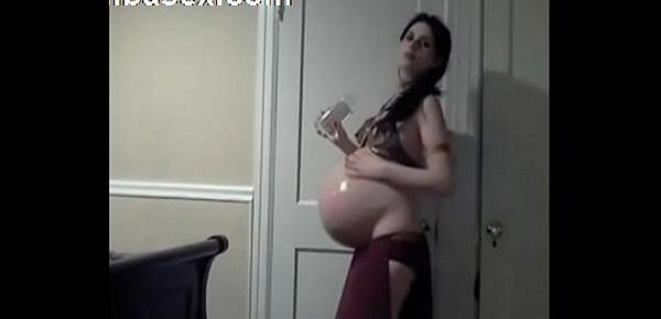  Pregnant Arab lady on webcam
